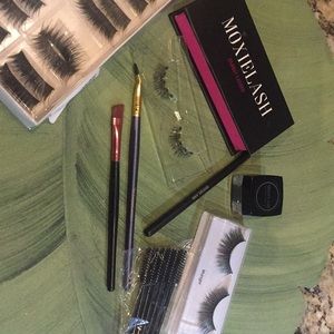 Lash out! Used Moxie Lash ~Classy